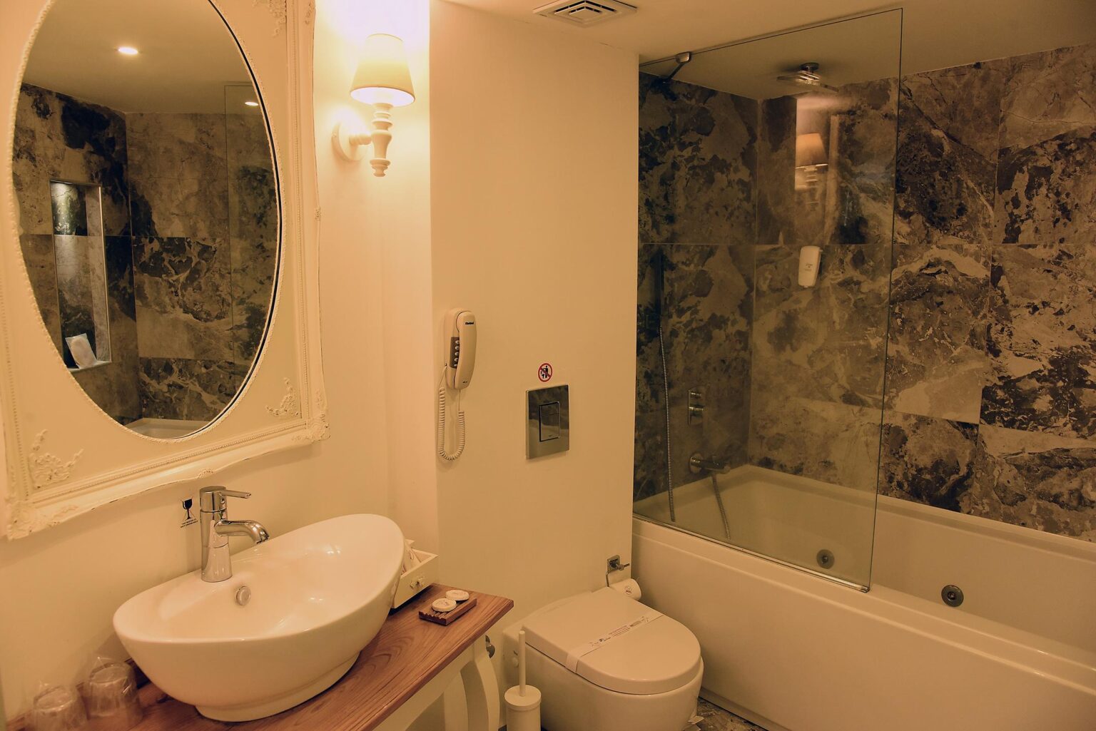 Premium Suite 8